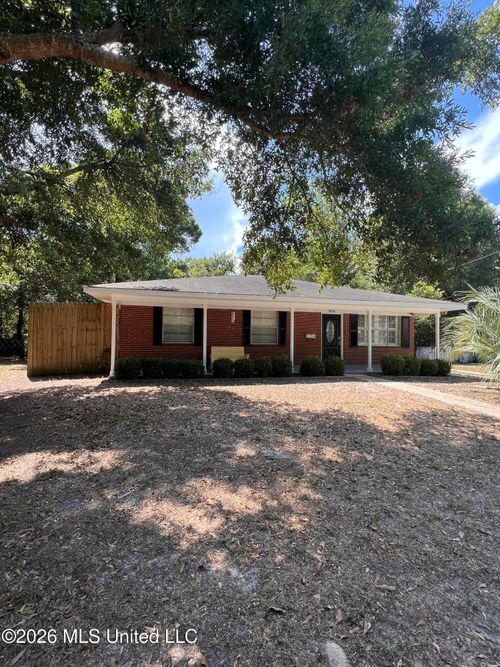 802 Augustine Dr, Gulfport, MS, 39507-2717 | Card Image
