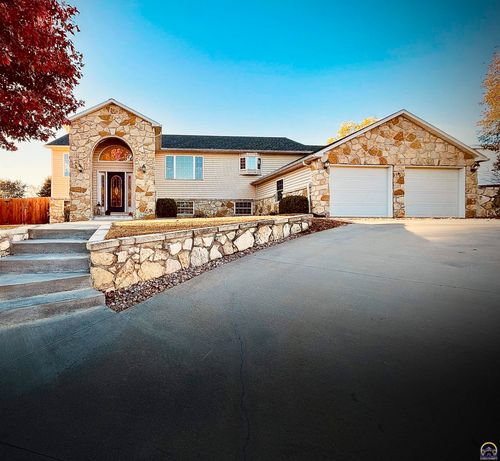1224 N Pawnee Dr, Saint Marys, KS, 66536-9774 | Card Image