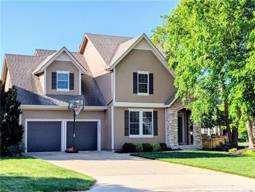 6047 Theden St, Shawnee, KS, 66218-9258 | Card Image