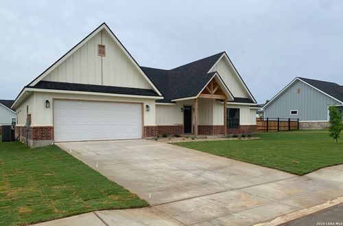 109 W Magnolia Cir, La Vernia, TX, 78121-0108 | Card Image