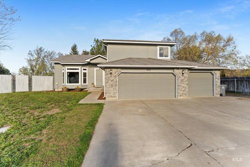 1860 Bishop Ct, Mountain Home, ID, 83647-3770 | Card Image