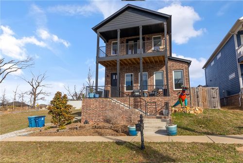 1054 N Main St, Bentonville, AR, 72712-4825 | Card Image