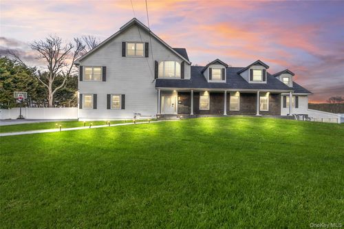 345 Durkee Ln, E Patchogue, NY, 11772-5852 | Card Image
