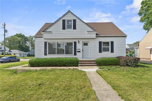 30031 Thomas St, Willowick, OH, 44095-4825 | Card Image