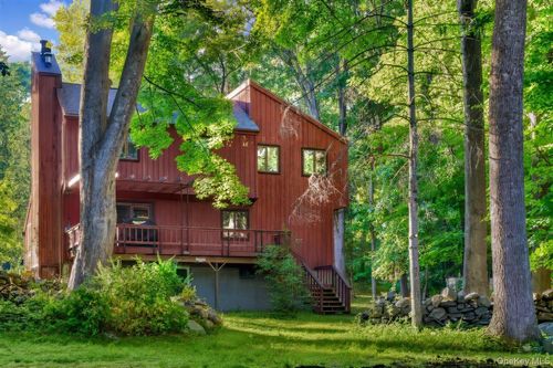 2 Victor Ln, Carmel, NY, 10512-3819 | Card Image