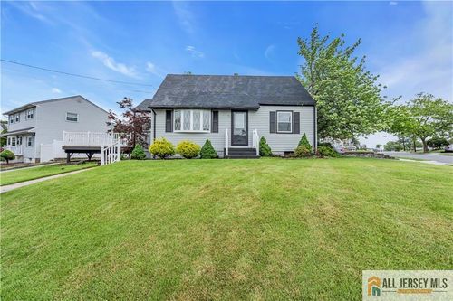 99 Crestview Rd, Fords, NJ, 08863-2007 | Card Image