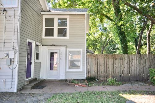 201 1/2 W Columbia St, Weatherford, TX, 76086-4345 | Card Image