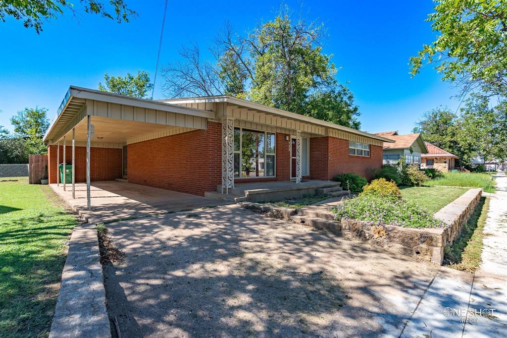 Commercial Ave, Coleman, TX 76834