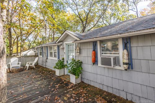 47 Woodcliff Trl, Calverton, NY, 11933-1249 | Card Image