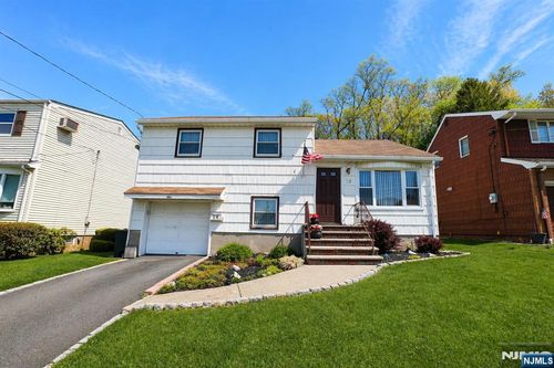 16 Morse Pl, Belleville, NJ, 07109-1555 | Card Image