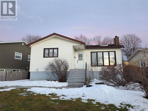 22 Ross Rd, St. John's, NL, A1A1M4 | Card Image