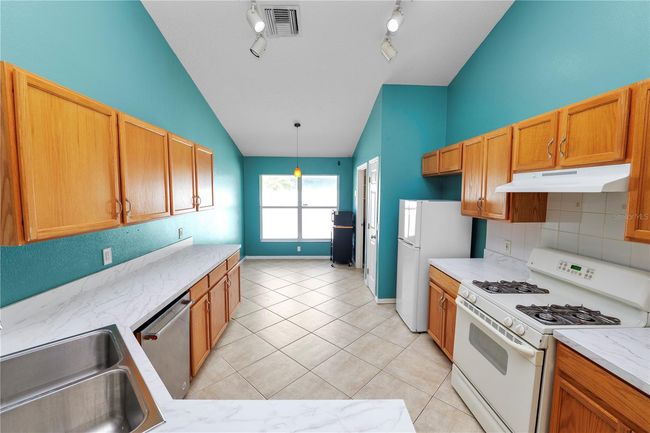 16804 Hawkridge Rd, House other with 4 bedrooms, 2 bathrooms and null parking in Lithia FL | Image 16