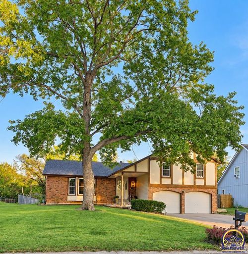2922 Se Granger St, Topeka, KS, 66605-2216 | Card Image