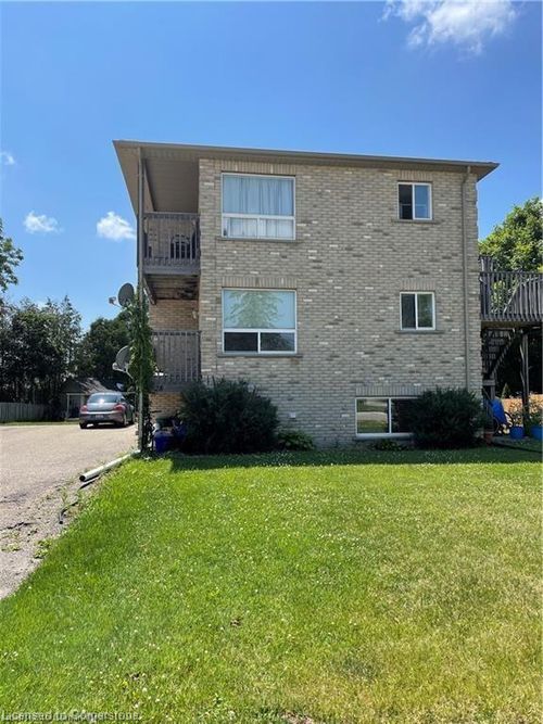 28 King St, New Hamburg, ON, N3A1W9 | Card Image