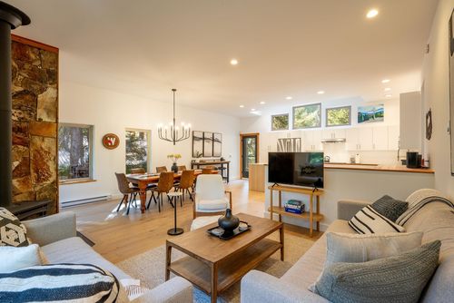 3125 Hawthorne Pl, Whistler, BC, V8E0B8 | Card Image