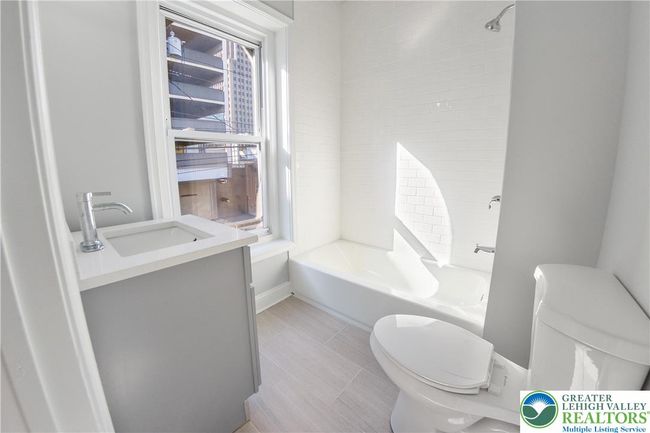 827 W Linden St, Condo with 11 bedrooms, 8 bathrooms and 3 parking in Allentown PA | Image 6