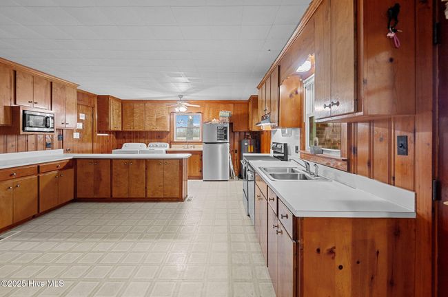 327 Nc Highway 305, House other with 3 bedrooms, 2 bathrooms and null parking in Windsor NC | Image 11
