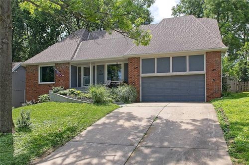 8234 Parkhill Cir, Lenexa, KS, 66215-2647 | Card Image