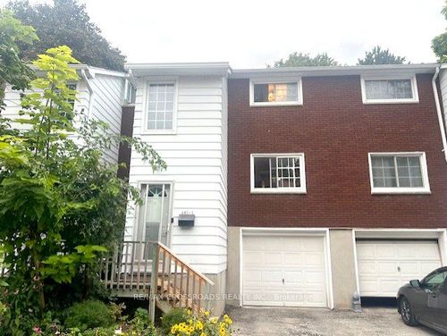 647 Albert St, Waterloo, ON, N2L3V5 | Card Image