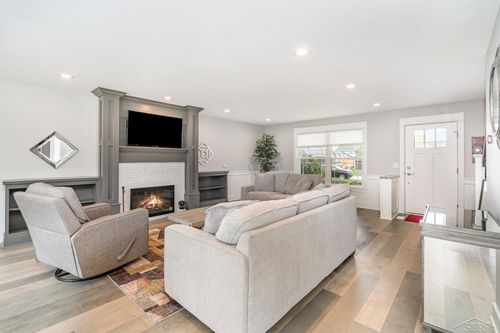 8442 Cottonwood Dr, Freeland, MI, 48623-9144 | Card Image