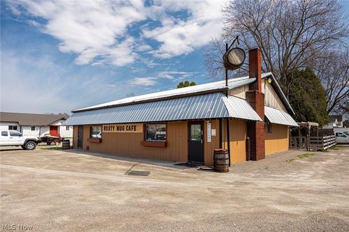 1330 S 6th St, Coshocton, OH, 43812-2810 | Card Image