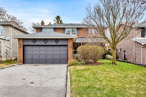 16 Shadberry Drive, North York, ON, M2H3C8 | Card Image