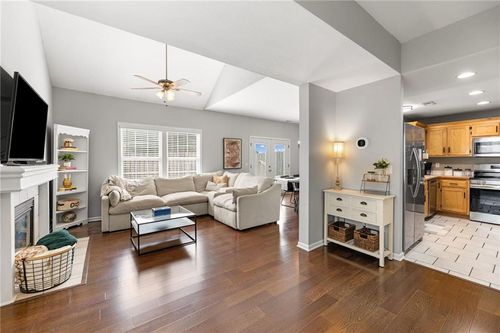 393 W Acorn St, Gardner, KS, 66030-9228 | Card Image