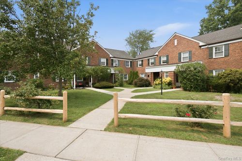 117-117 Robins Rd, New Rochelle, NY, 10801-1028 | Card Image