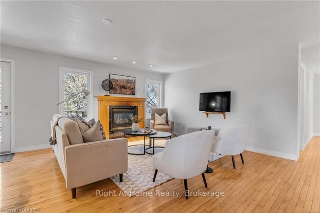 47 Morton Ave, House other with 4 bedrooms, 2 bathrooms and 4 parking in Dundas ON | Image 11