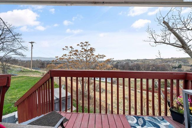 73805 N Demoss Rd, Home with 3 bedrooms, 3 bathrooms and null parking in Benton City WA | Image 22