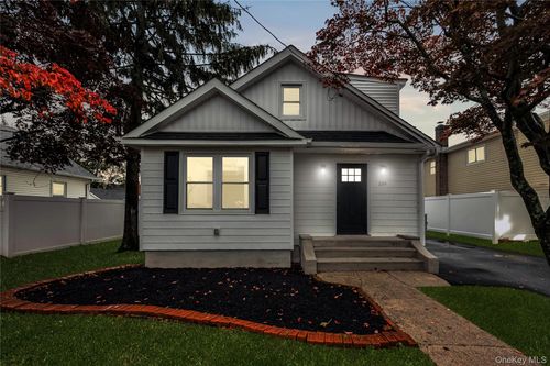 159 35th St, Lindenhurst, NY, 11757-2641 | Card Image