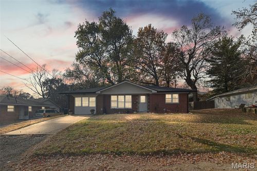 123 Pawnee Dr, Swansea, IL, 62226-4242 | Card Image