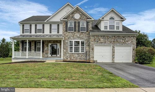 231 Scarlet Cir, GREENCASTLE, PA, 17225-8757 | Card Image