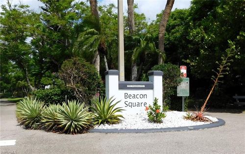 10525 Putnam Ct, LEHIGH ACRES, FL, 33936-7258 | Card Image