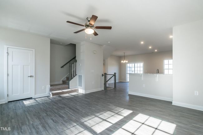 5 Family Room | Image 5