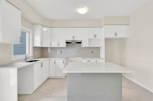 230 Beechwood Forest Lane, Gravenhurst, ON, P1P0H8 | Card Image