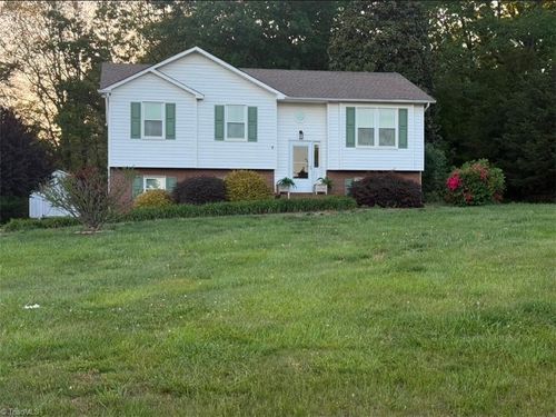 7670 Stonewell Ln, Tobaccoville, NC, 27050-9795 | Card Image