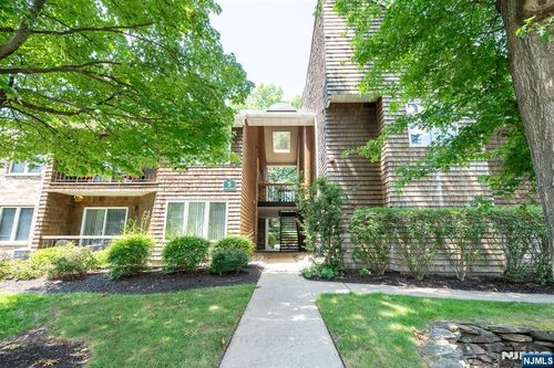 5 Tulip Cres, Little Falls, NJ, 07424-5622 | Card Image