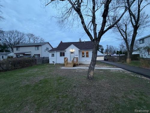 10426 Stark Rd, Livonia, MI, 48150-2620 | Card Image