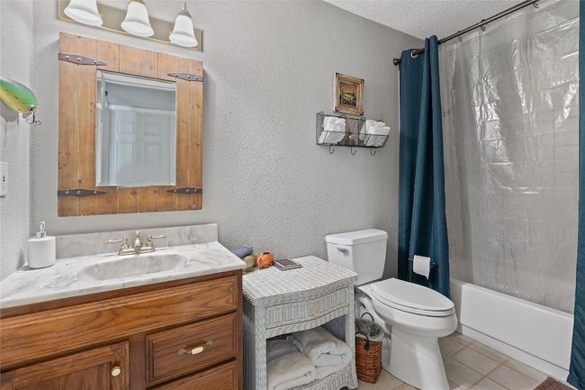 111 Comanche Pt, Townhouse with 3 bedrooms, 2 bathrooms and 2 parking in Point Venture TX | Image 17