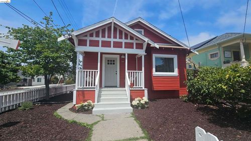 1068 66th St, Oakland, CA, 94608 | Card Image