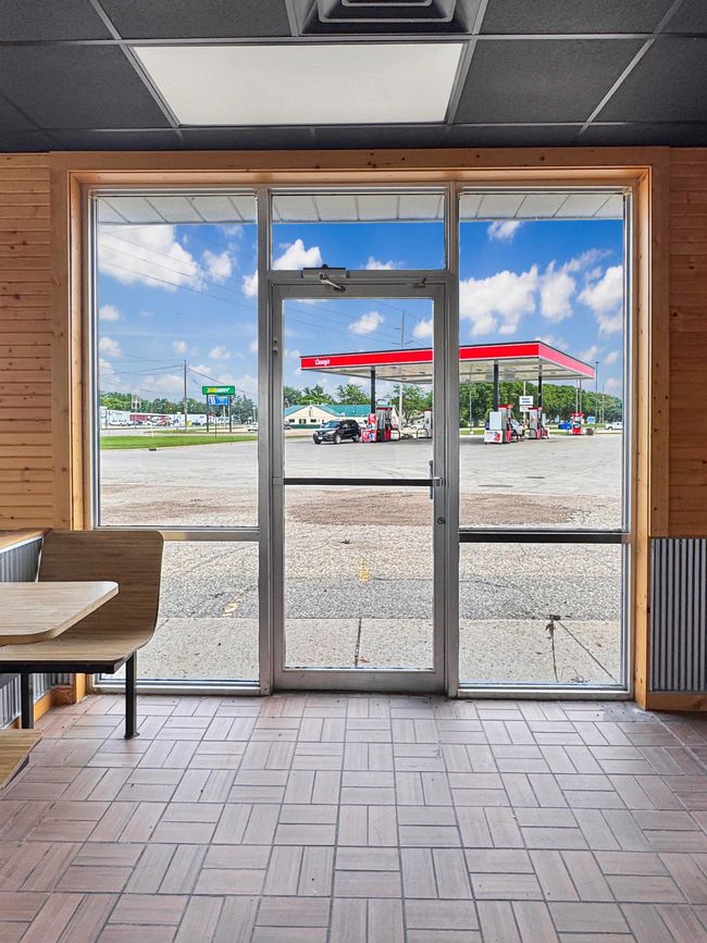 Commercial grade entrance doors - East Side | Image 11