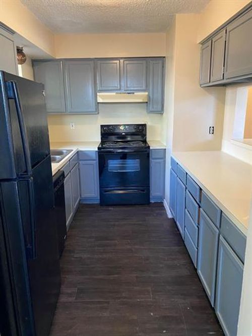 apt-106-139 Elm St, Lockhart, TX, 78644-2364 | Card Image
