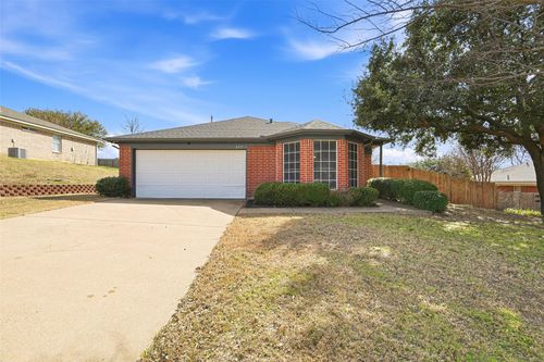 637 Cedar Ridge Ln, Burleson, TX, 76028-7313 | Card Image