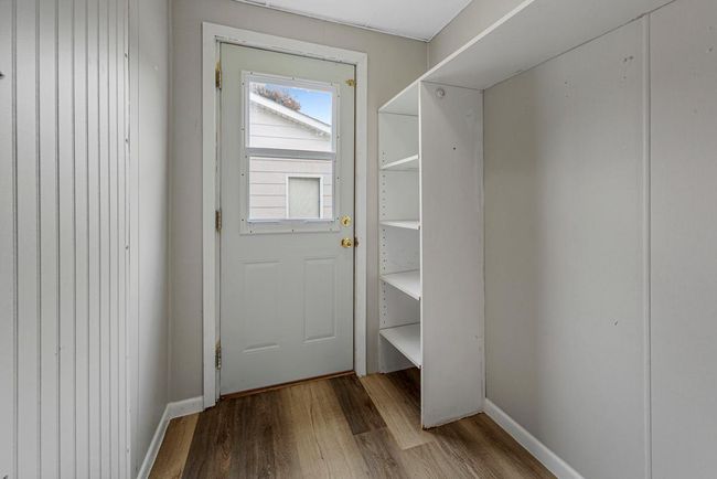 29 Back entry_foyer.jpg | Image 23