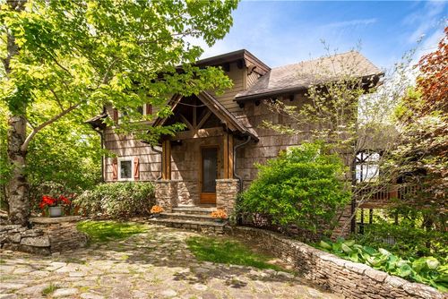 371 Dameron Dr, Blowing Rock, NC, 28605-6432 | Card Image