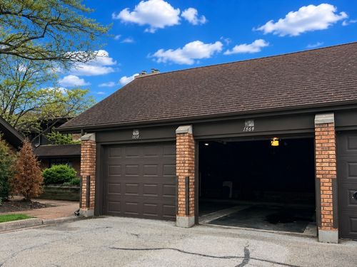 1864 Mission Hills Ln, Northbrook, IL, 60062-5758 | Card Image