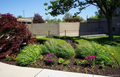 apt-624-8900 E Jefferson Ave, Detroit, MI, 48214-2859 | Card Image