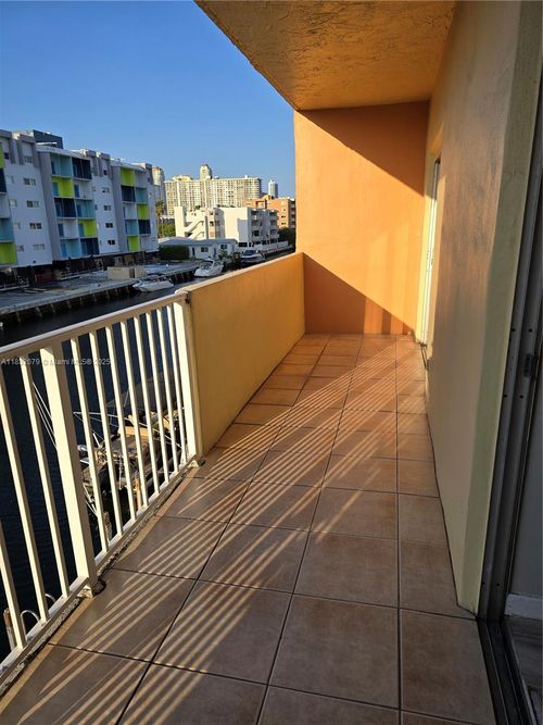apt-304-3545 Ne 167th St, North Miami Beach, FL, 33160-3502 | Card Image