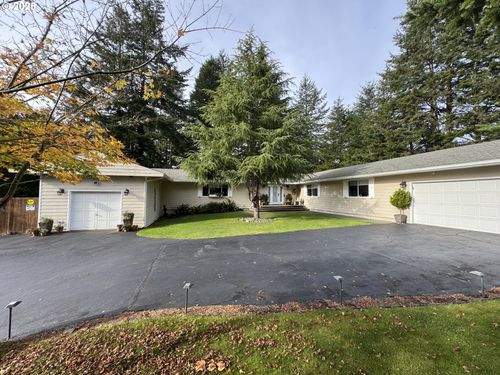 1099 Parkview Dr, Brookings, OR, 97415-9708 | Card Image